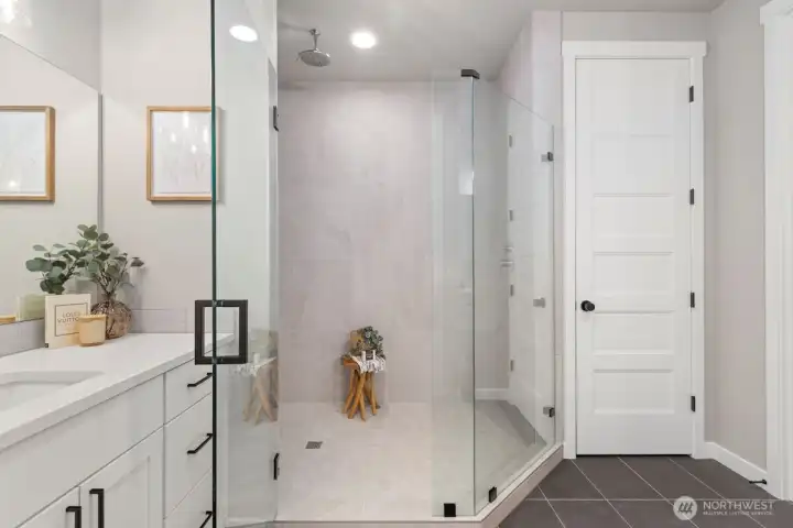 Photographs are for illustrative purposes only. Features, finishes, interior/exterior colors, landscaping and floorplan shown may vary from actual homes built