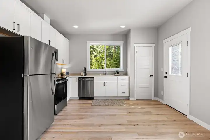 Photographs are for illustrative purposes only. Features, finishes, interior/exterior colors, landscaping and floorplan shown may vary from actual homes built