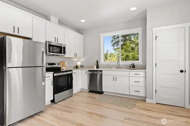 Photographs are for illustrative purposes only. Features, finishes, interior/exterior colors, landscaping and floorplan shown may vary from actual homes built