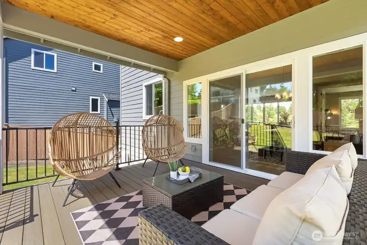 Photographs are for illustrative purposes only. Features, finishes, interior/exterior colors, landscaping and floorplan shown may vary from actual homes built