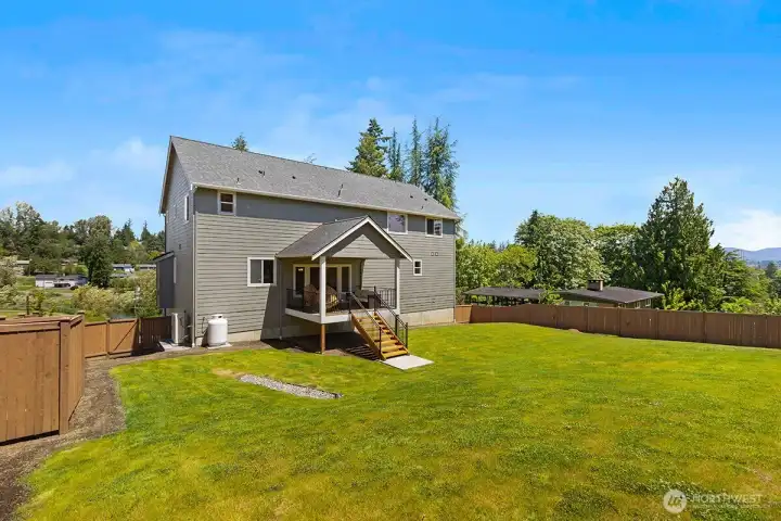 Photographs are for illustrative purposes only. Features, finishes, interior/exterior colors, landscaping and floorplan shown may vary from actual homes built