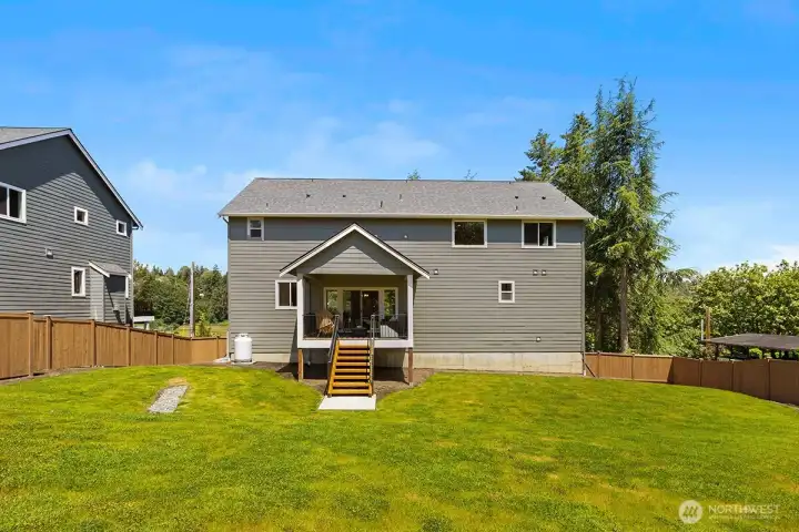 Photographs are for illustrative purposes only. Features, finishes, interior/exterior colors, landscaping and floorplan shown may vary from actual homes built