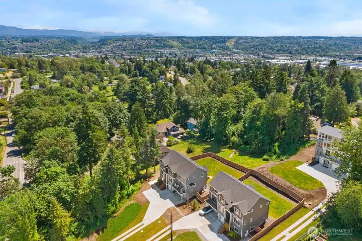 Photographs are for illustrative purposes only. Features, finishes, interior/exterior colors, landscaping and floorplan shown may vary from actual homes built