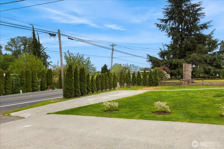 Front yard also has a parking pad perfect for that motor home or any recreational vehicle.