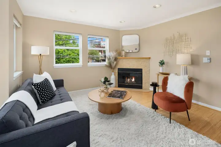 Bamboo floors throughout the main space create continuity. Bamboo floors throughout the main space create continuity.