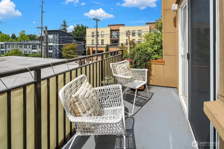 Private primary balcony. Private primary balcony.