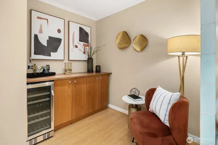 And functions as a cozy reading nook, entertaining bonus area, or could be your future office. And functions as a cozy reading nook, entertaining bonus area, or could be your future office.