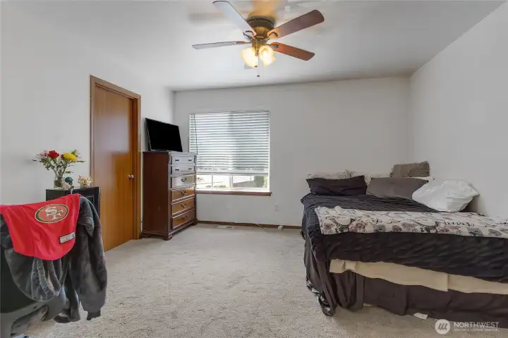 2nd guest bedroom with walk-in closet