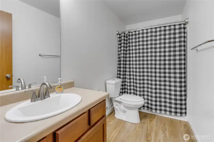 Guest full bathroom