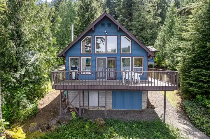 1,100+ square feet on Lake Cavanugh.