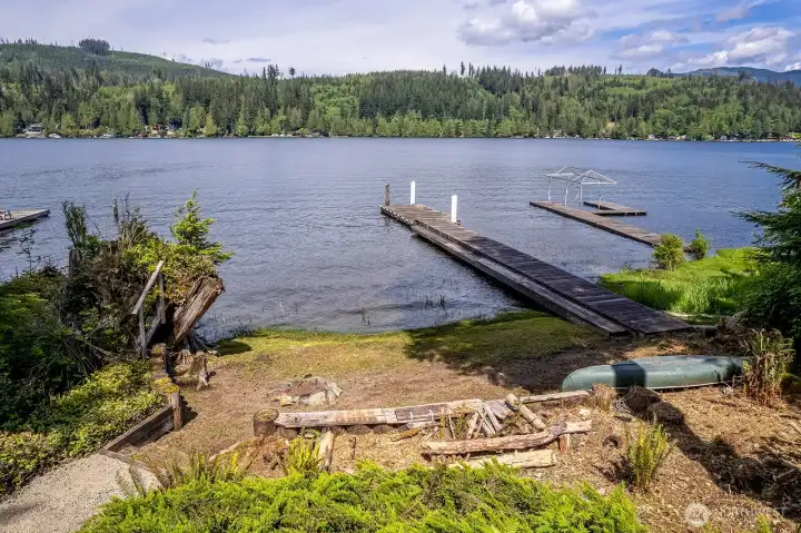 Private 75 feet of waterfront.