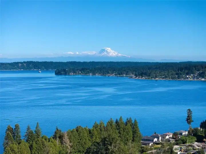 Panoramic views of the water and Mount Rainier highlight the surrounding natural beauty. Panoramic views of the water and Mount Rainier highlight the surrounding natural beauty.