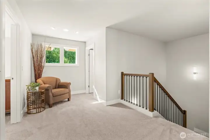 Spacious upper-level landing. Spacious upper-level landing.