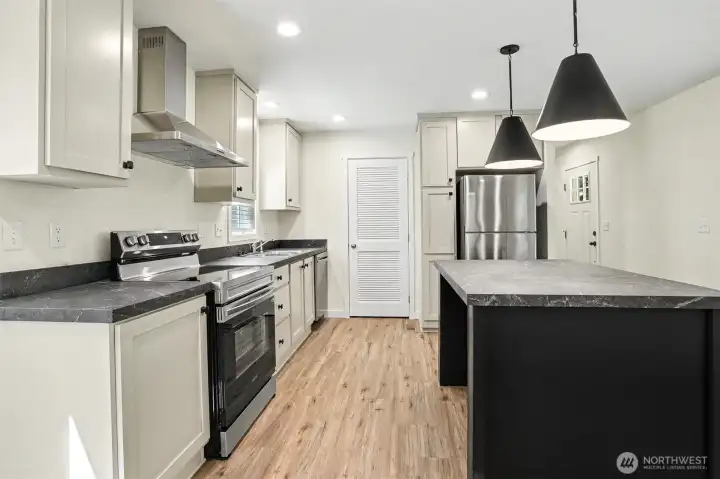 Welcome home to this brand new 3 bed/ 2 bath beauty in an all-ages park! Welcome home to this brand new 3 bed/ 2 bath beauty in an all-ages park!