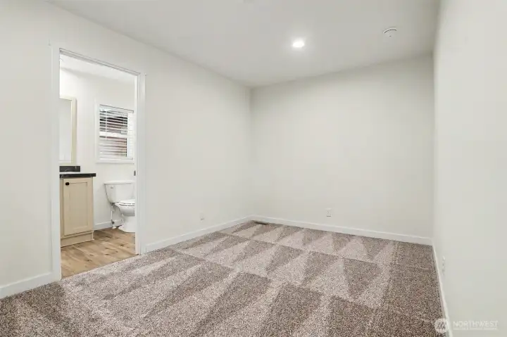 Primary bedroom with en suite bath without virtual staging Primary bedroom with en suite bath without virtual staging