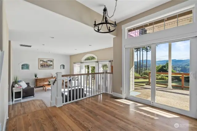 BREAKFAST NOOK | Overlooks the Family Room and huge back porch!