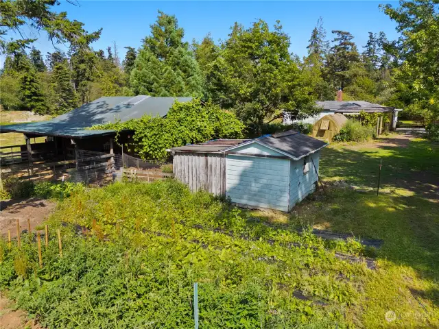 Well House, gardens and barn