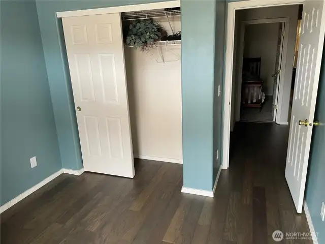 3rd bedroom (with new floor).