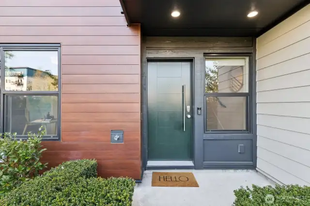Welcome Home! Live at the Landing near downtown Bothell, Burke Gilman Trail, restaurants, cafes, and shopping.