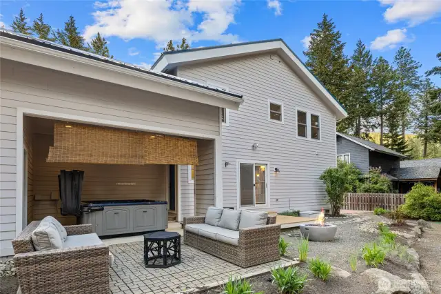 Multiple outdoor sitting areas