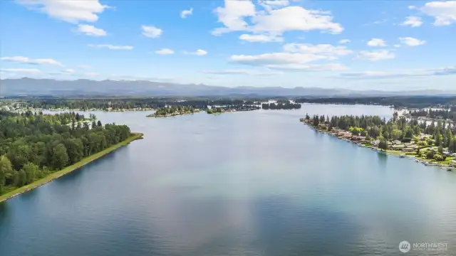 Lake Tapps County Park is only a 10 minute drive away! Boat launch, sandy swimming area and spectacular views.