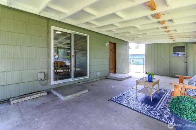 Sliding glass door entrance into dining room and kitchen.