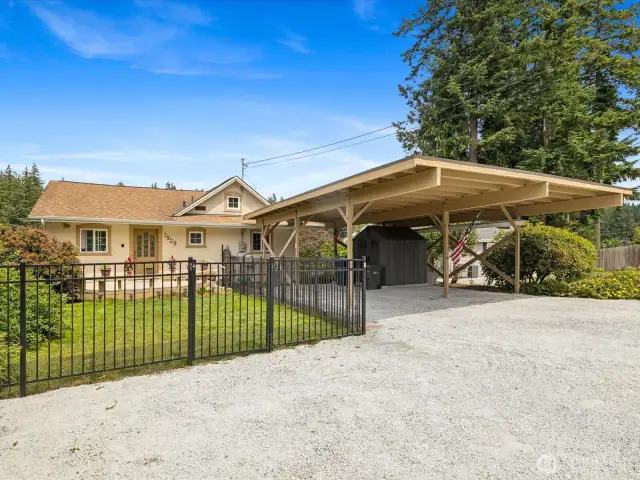 Large Driveway with covered Carport for 4 cars, electric car charging port +RV Parking space.