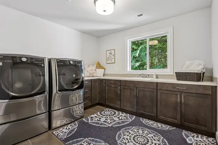 Spacious 2nd floor laundry room