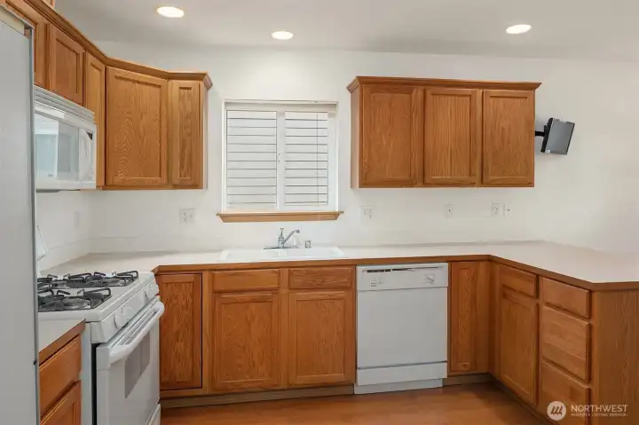 Ample Counters w Breakfast bar