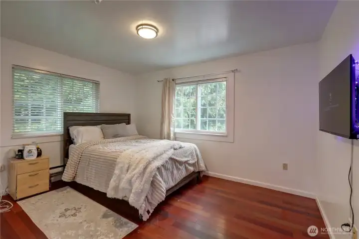 Good size bedroom.