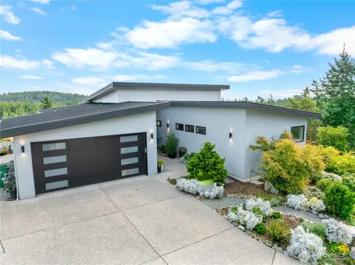 The Summit at Rock Ridge is a small collection of custom modern homes.