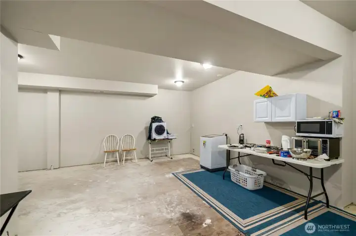 Lower unfinished kitchen and dinig room