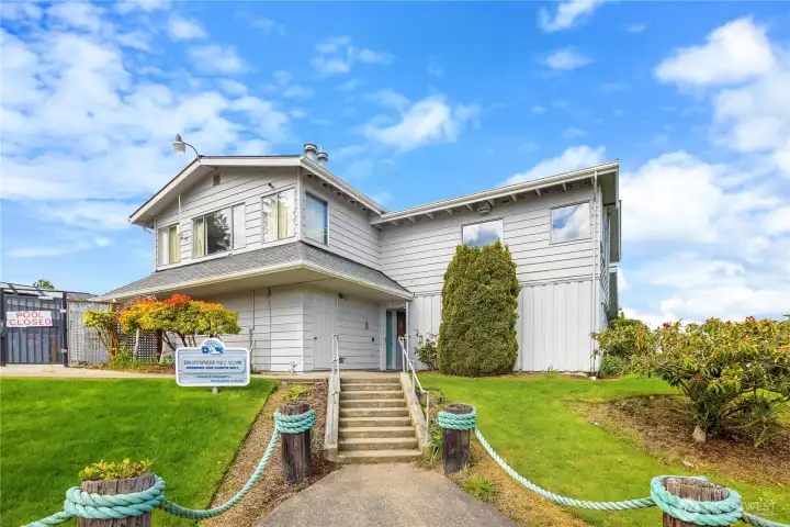 HOA members enjoy access to Driftwood Key Club amenities, including the clubhouse, marina, boat launch, swimming pool, private beach, waterfront pavilion, and playground.