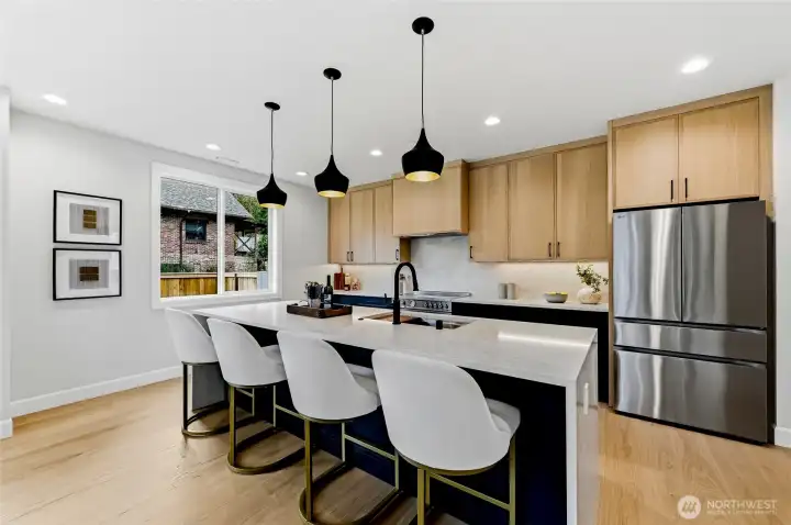 Eat-in bar in kitchen area lets you casually grab a bite on those busy mornings.