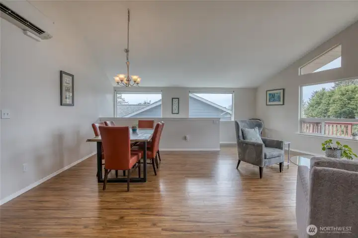 Living area blends into the dining area, with more big windows to allow natural light and extend the views to the west.