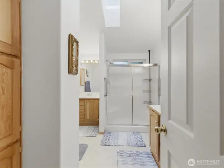 Primary en-suite