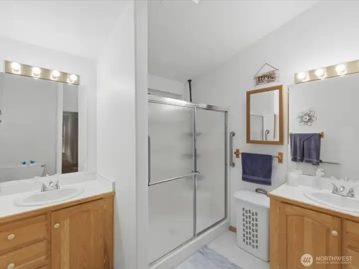 Walk in shower, two sinks, towel closet.