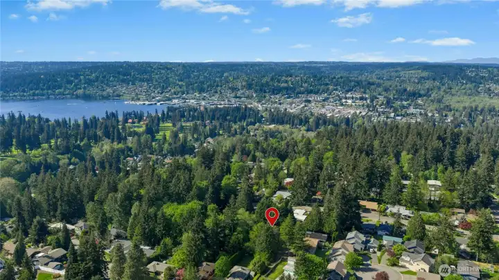 A hop, skip & jump to St Edwards Park, Lake Washington and so much more!