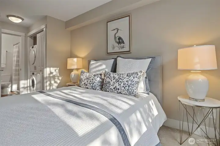 Thoughtfully designed with en-suite bath, closets, and in-unit laundry Thoughtfully designed with en-suite bath, closets, and in-unit laundry