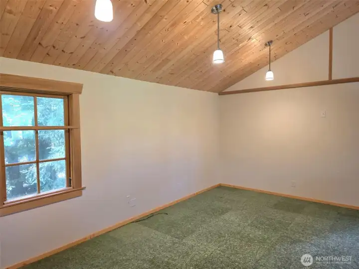 Huge loft bedroom, big enough for 2 rooms Huge loft bedroom, big enough for 2 rooms