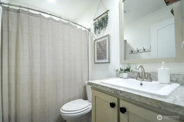 MAIN FULL BATHROOM