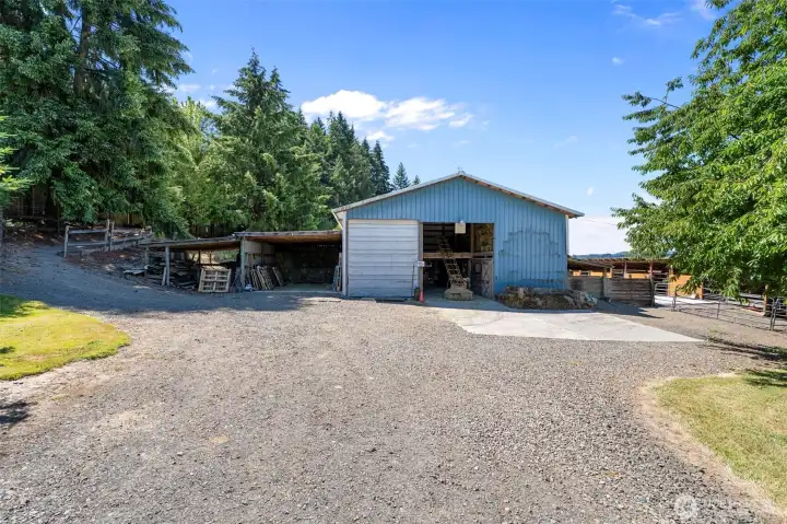 36'X36' Loft barn with attached lean-to. 36'X36' Loft barn with attached lean-to.