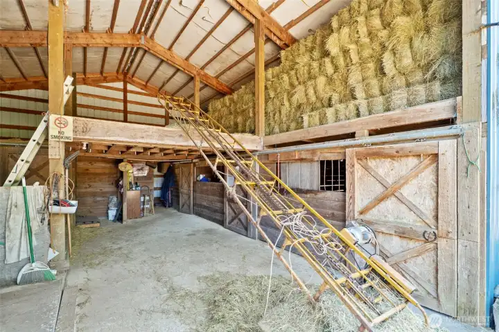 Loft barn contains 3 traditional stalls and 3 lean-to stalls. Loft barn contains 3 traditional stalls and 3 lean-to stalls.
