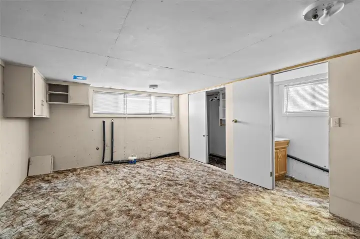 Partially finished basement. Partially finished basement.