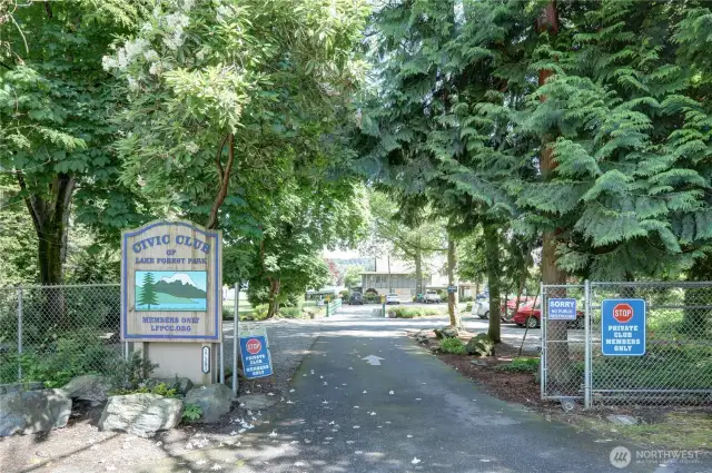 Entrance to LFP prvt. community area at lake