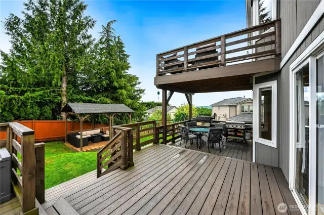 Back decks are pristinely done~