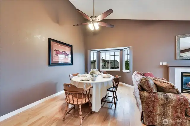 Spacious formal dining area has ample space for Grandma's hutch!!