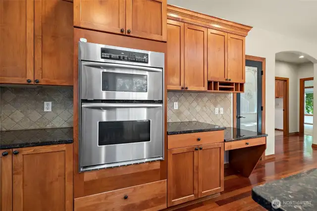 Convection oven with convection microwave