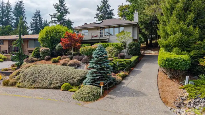 Come and see this beautiful home, a serene setting in Sudden Valley Gate 1 neighborhood with mountain and lake views!