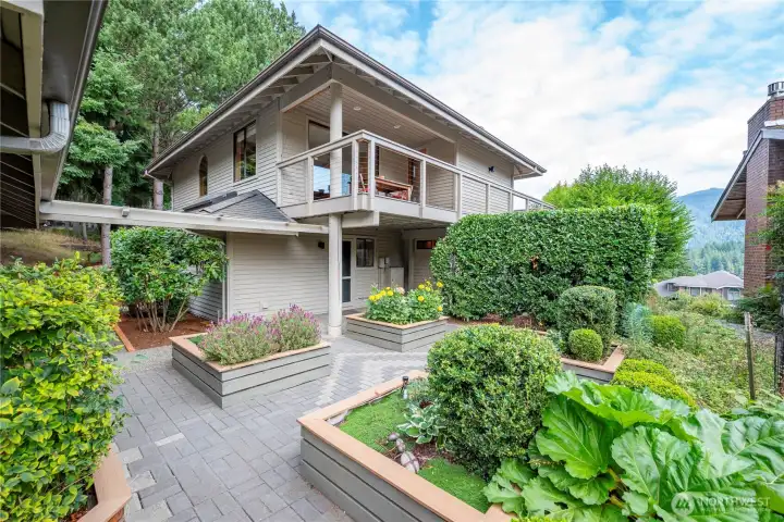 This area is simply delightful in it's private and well designed setting. The pathways lead to the lower patio, the garage and the front courtyard.